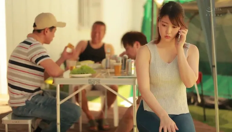 ông chồng khờ để cô vợ tham gia sự kiện cắm trại với mấy gã gần nhà và cái kết