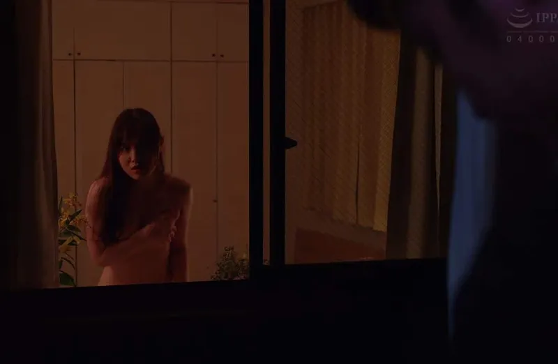Em hotgirl cạnh nhà gã chồng chồng yêu nhà kề bên thường xuyên thay đồ ở ngay cửa sổ
